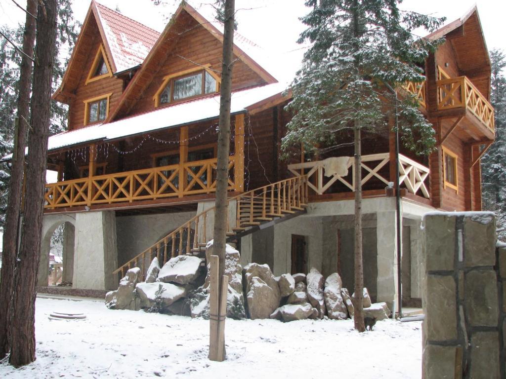 Hotel On Dovbush Path Jaremče Esterno foto